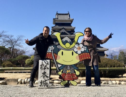 imagem de casal no Castelo de Matsumoto